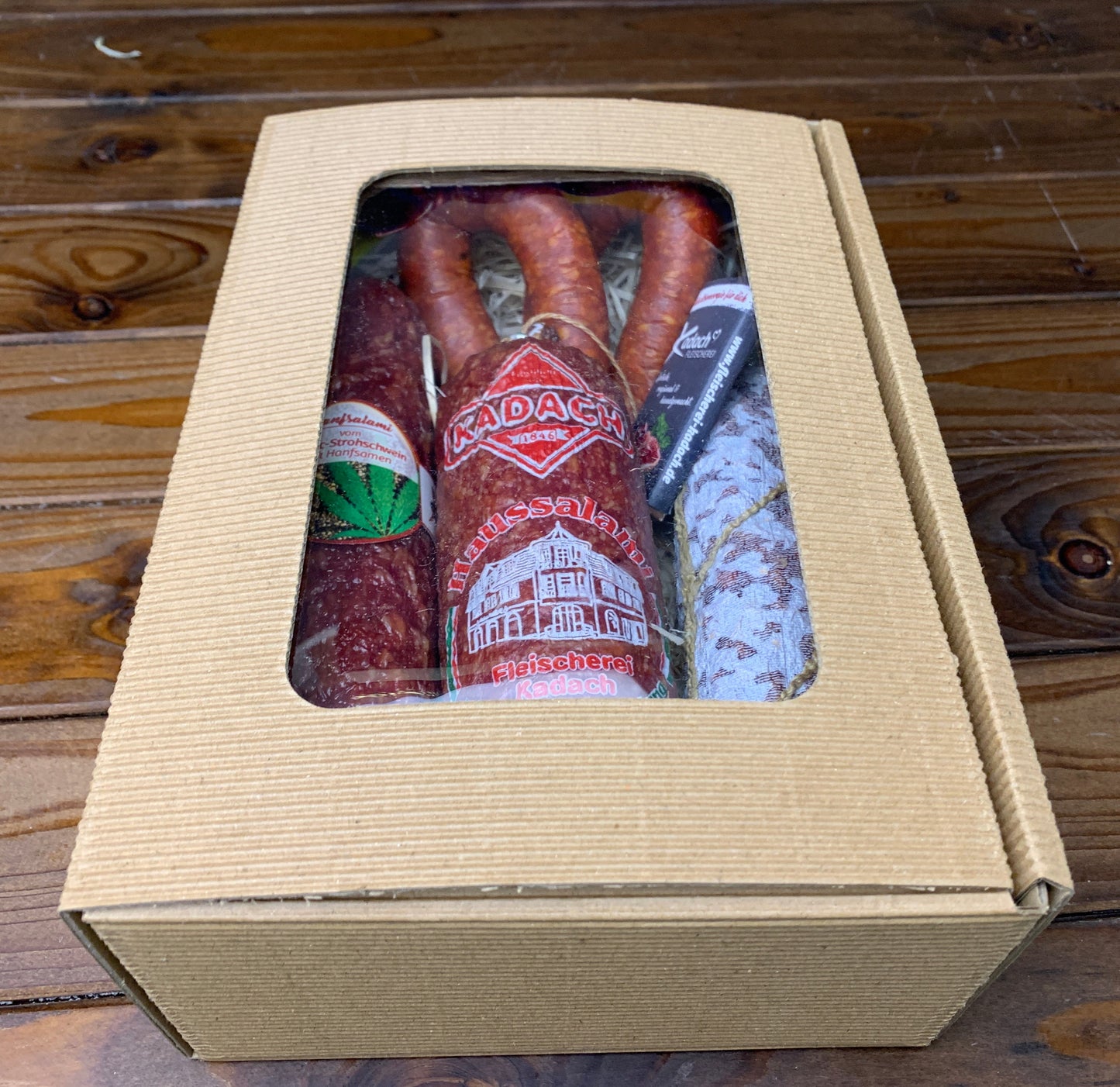 Geschenkbox E mit Salamis, Bierbeißerringen und Felicitas Schokolade