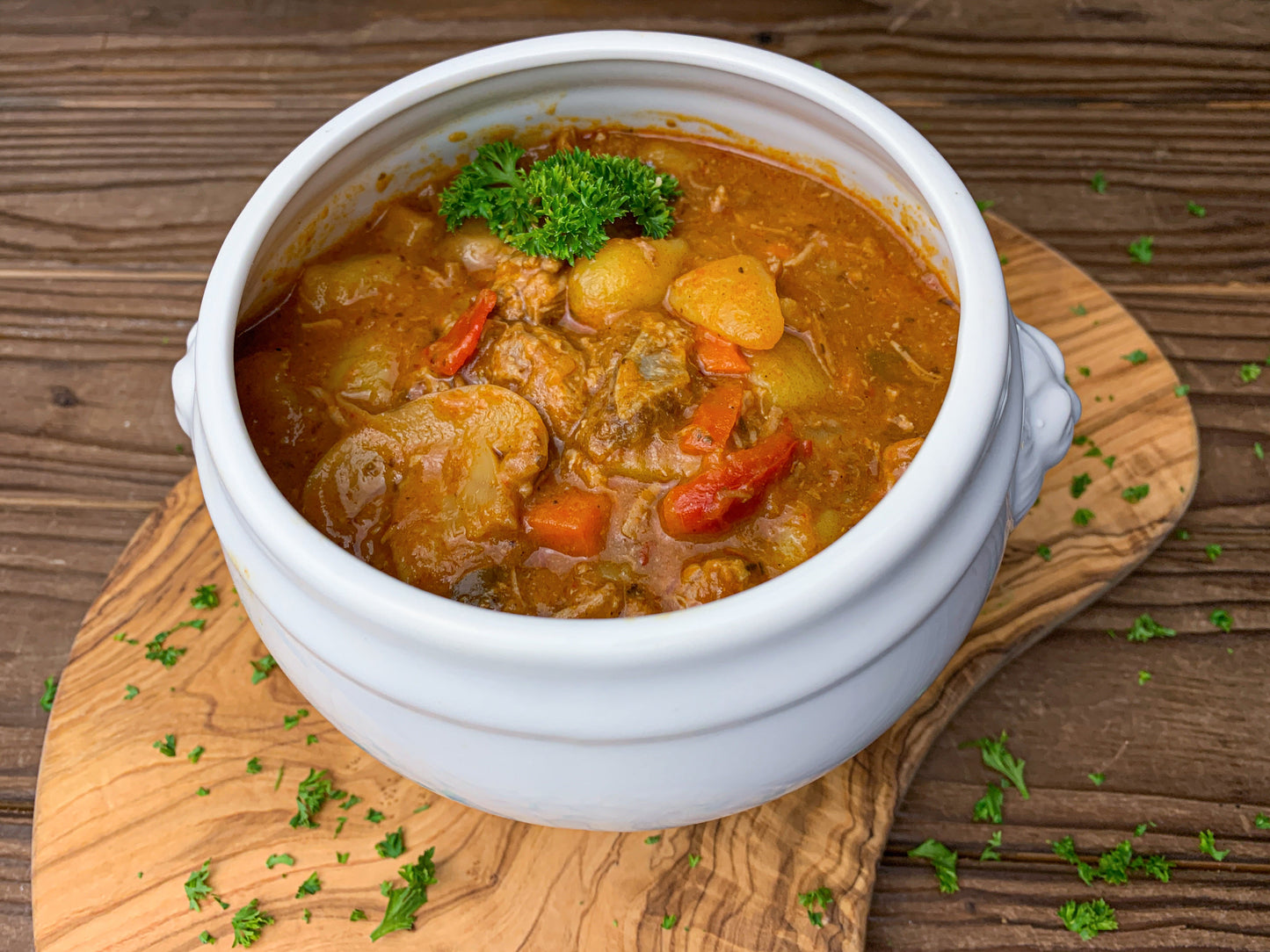 Kesselgulasch in Suppenschüssel