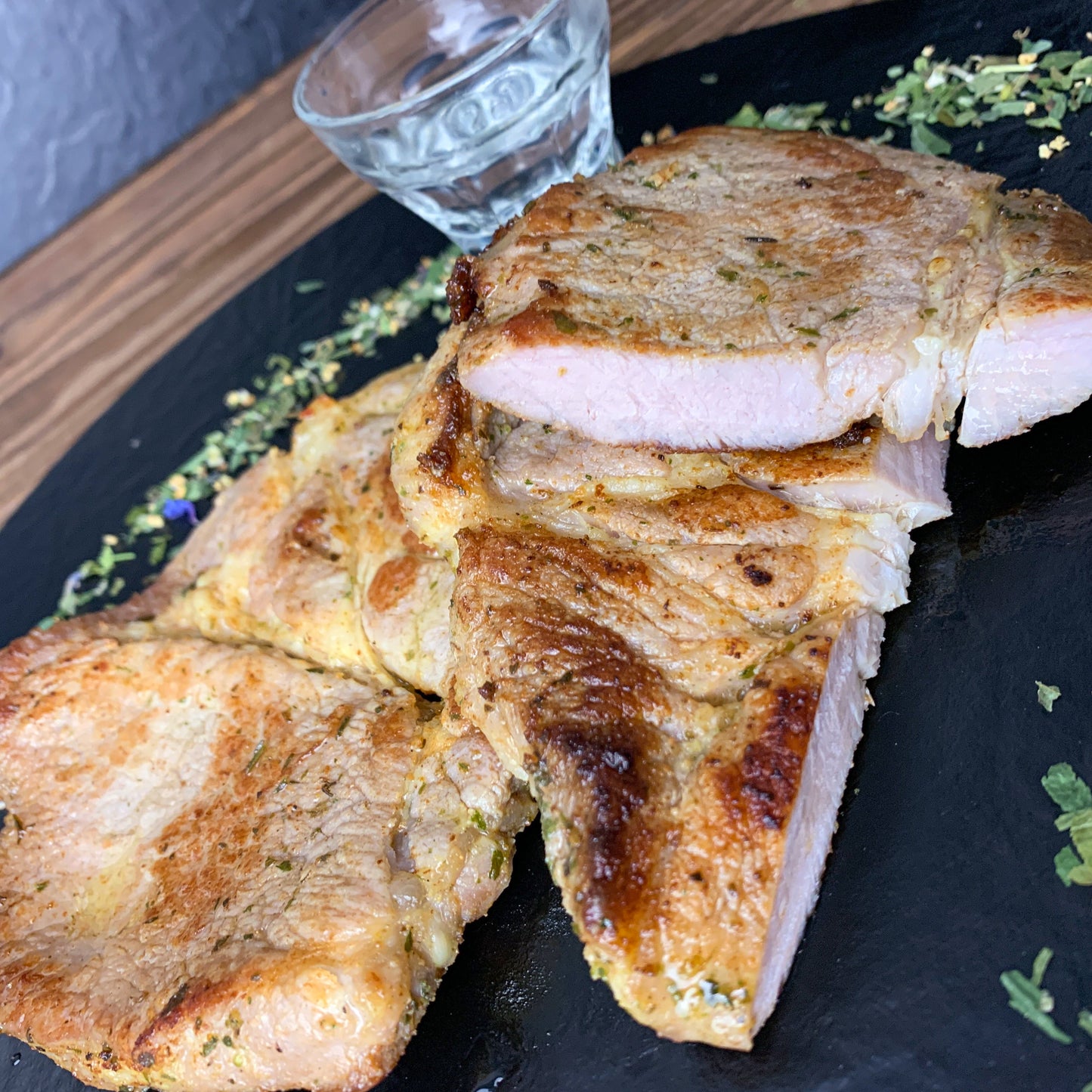Schweinesteaks in Rasputin Marinade mit Kräutern und Wodka