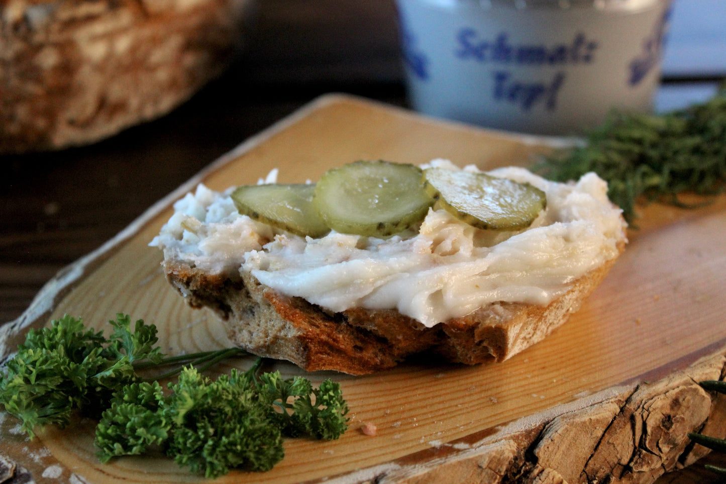Griebenschmalz auf Scheibe Brot