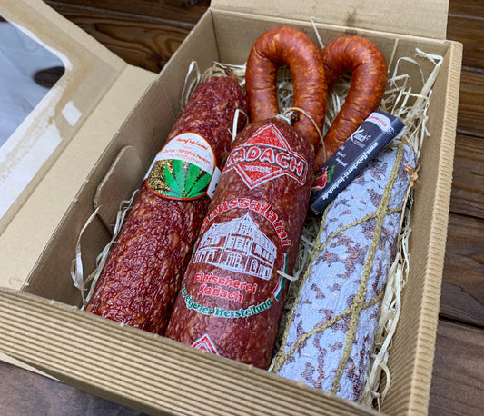 Geschenkbox E mit Salamis, Bierbeißerringen und Felicitas Schokolade