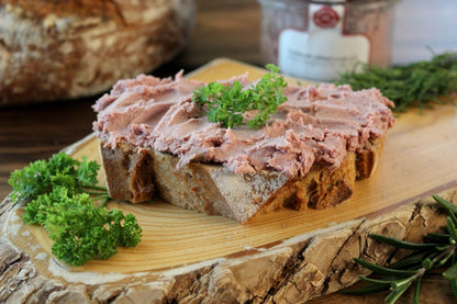 Sahneleberwurst auf Bauernbrot